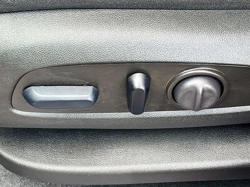 Used 2023 Chevrolet Equinox LT FWD image 19