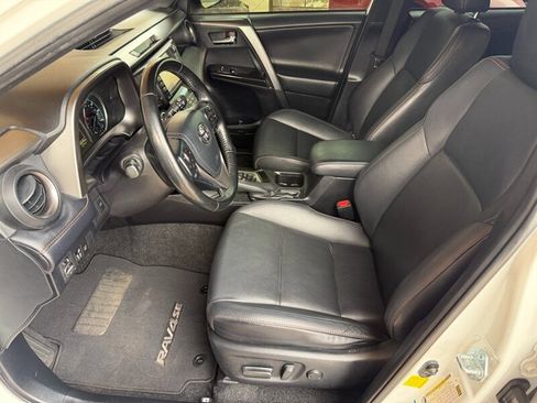 Used 2017 Toyota RAV4 SE image 9