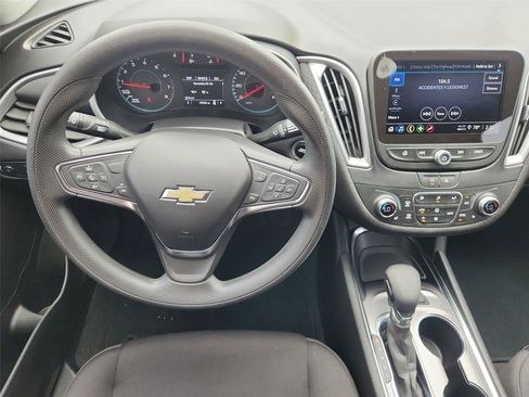 Used 2024 Chevrolet Malibu LT FWD image 11