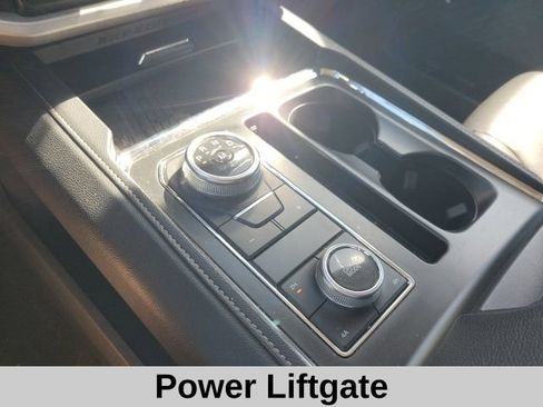 Used 2024 Ford Expedition XLT AWD/4WD image 8