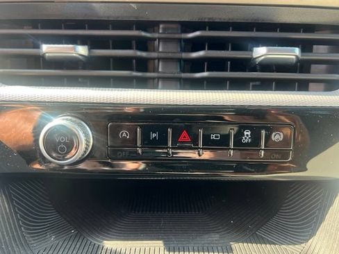 Used 2025 Ford Explorer Active w/ Active Comfort Package AWD/4WD image 31