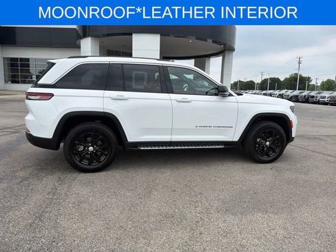 Used 2023 Jeep Grand Cherokee Limited w/ Trailer Tow Prep Group (B) AWD/4WD image 12