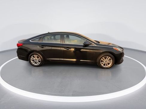 Used 2017 Hyundai Sonata SE w/ Cargo Package image 10