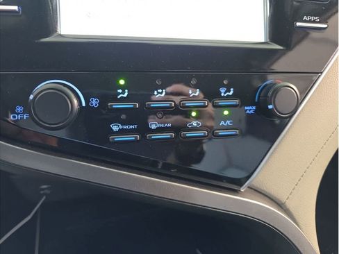 Used 2018 Toyota Camry LE image 24