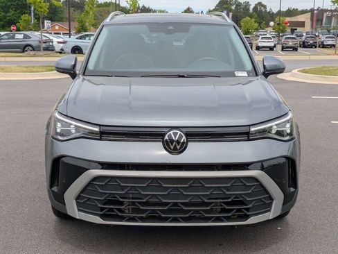 Used 2025 Volkswagen Taos SE FWD image 9