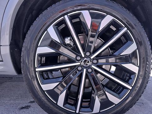 Certified 2025 Volvo XC90 B5 Plus AWD/4WD image 46