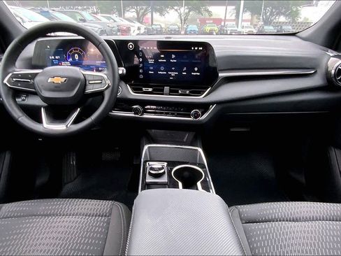 Used 2026 Chevrolet Equinox LT FWD image 14