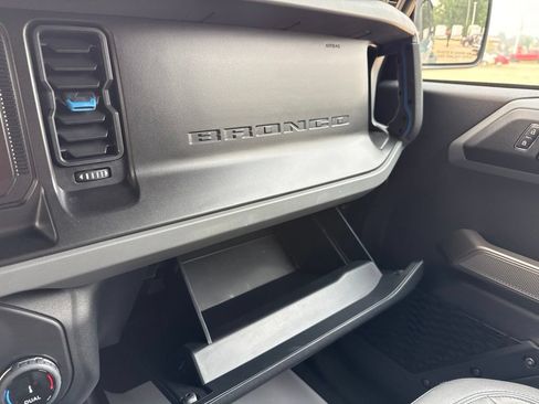 Used 2022 Ford Bronco Black Diamond AWD/4WD image 23