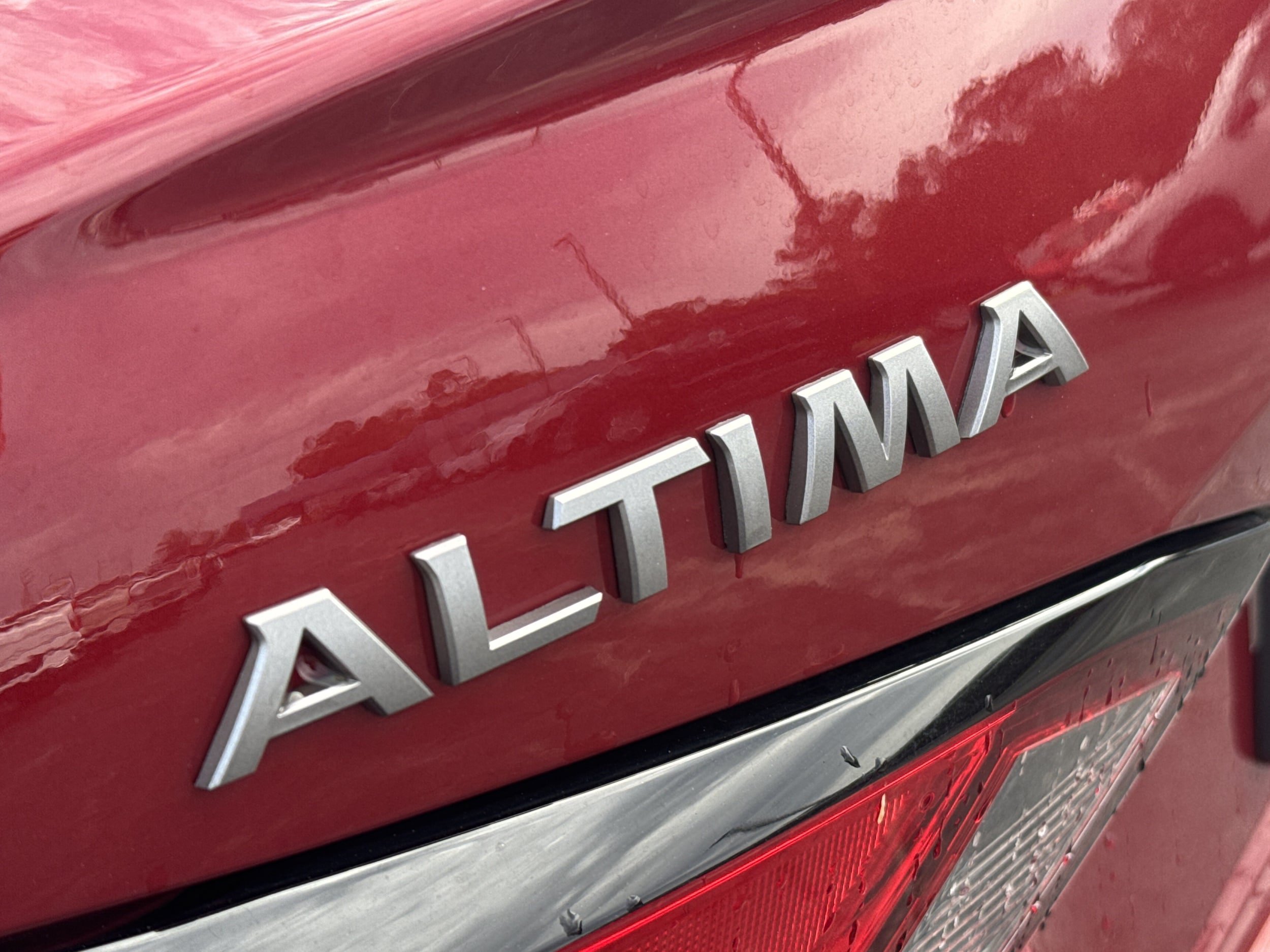 Used 2025 Nissan Altima 2.5 SV FWD image 11