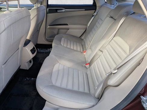 Used 2017 Ford Fusion SE w/ Fusion SE Technology Package image 17