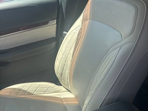 Certified 2018 Ford Explorer Platinum AWD/4WD image 5