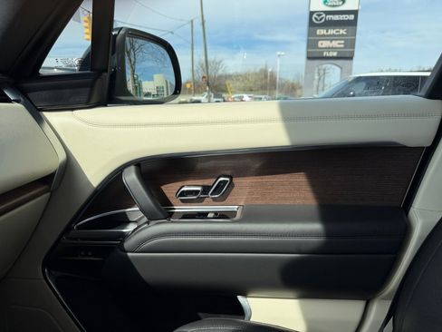 Used 2024 Land Rover Range Rover Long Wheelbase SE image 31