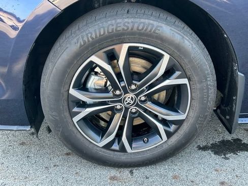 Used 2025 Toyota Sienna Platinum AWD/4WD image 11