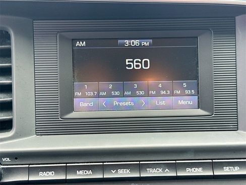 Used 2019 Hyundai Elantra SE image 16