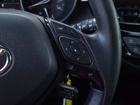 Certified 2020 Toyota C-HR LE FWD image 18