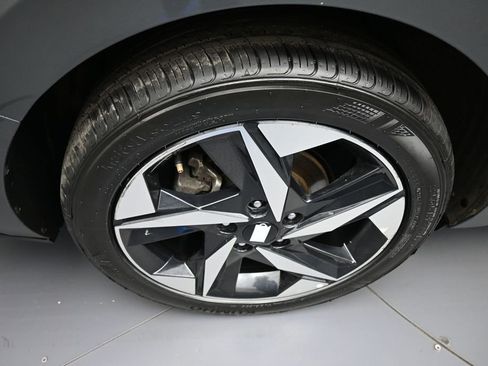 Certified 2023 Hyundai Elantra SEL w/ Convenience Package FWD image 12