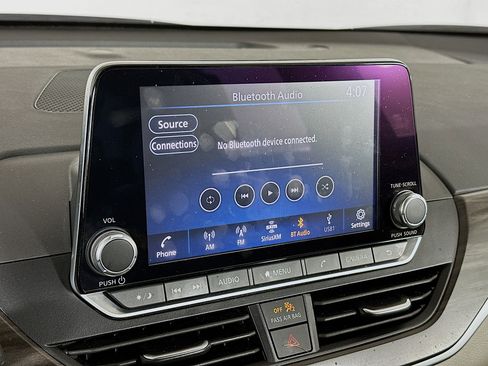 Used 2025 Nissan Altima 2.5 SV image 21