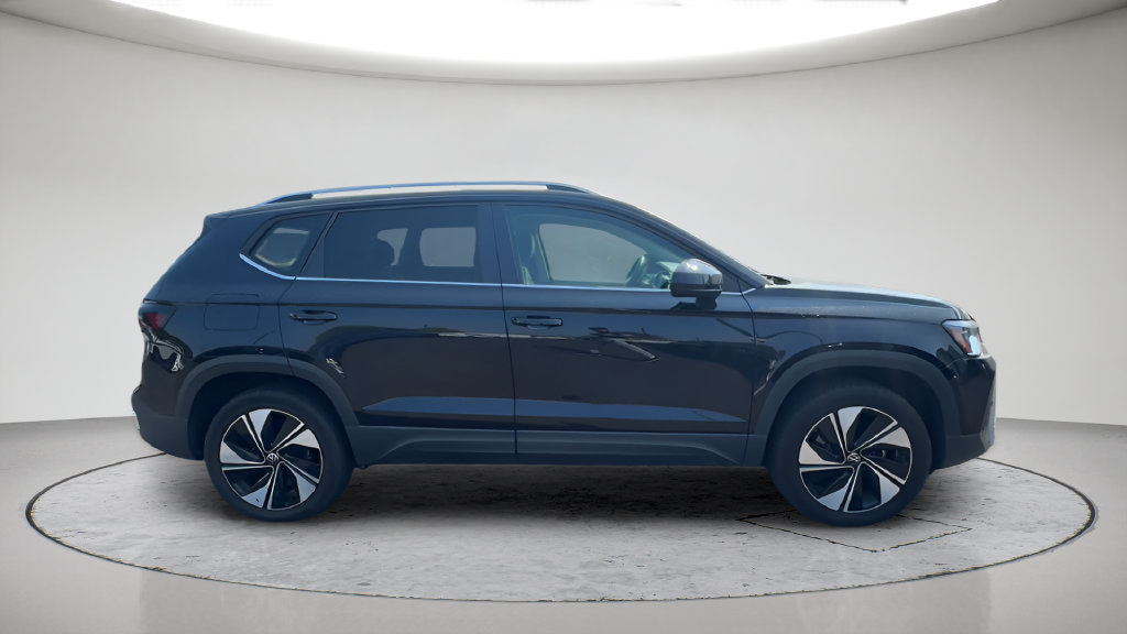 Used 2025 Volkswagen Taos SE AWD/4WD image 8