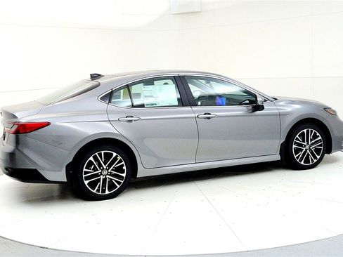 New 2026 Toyota Camry XLE image 6