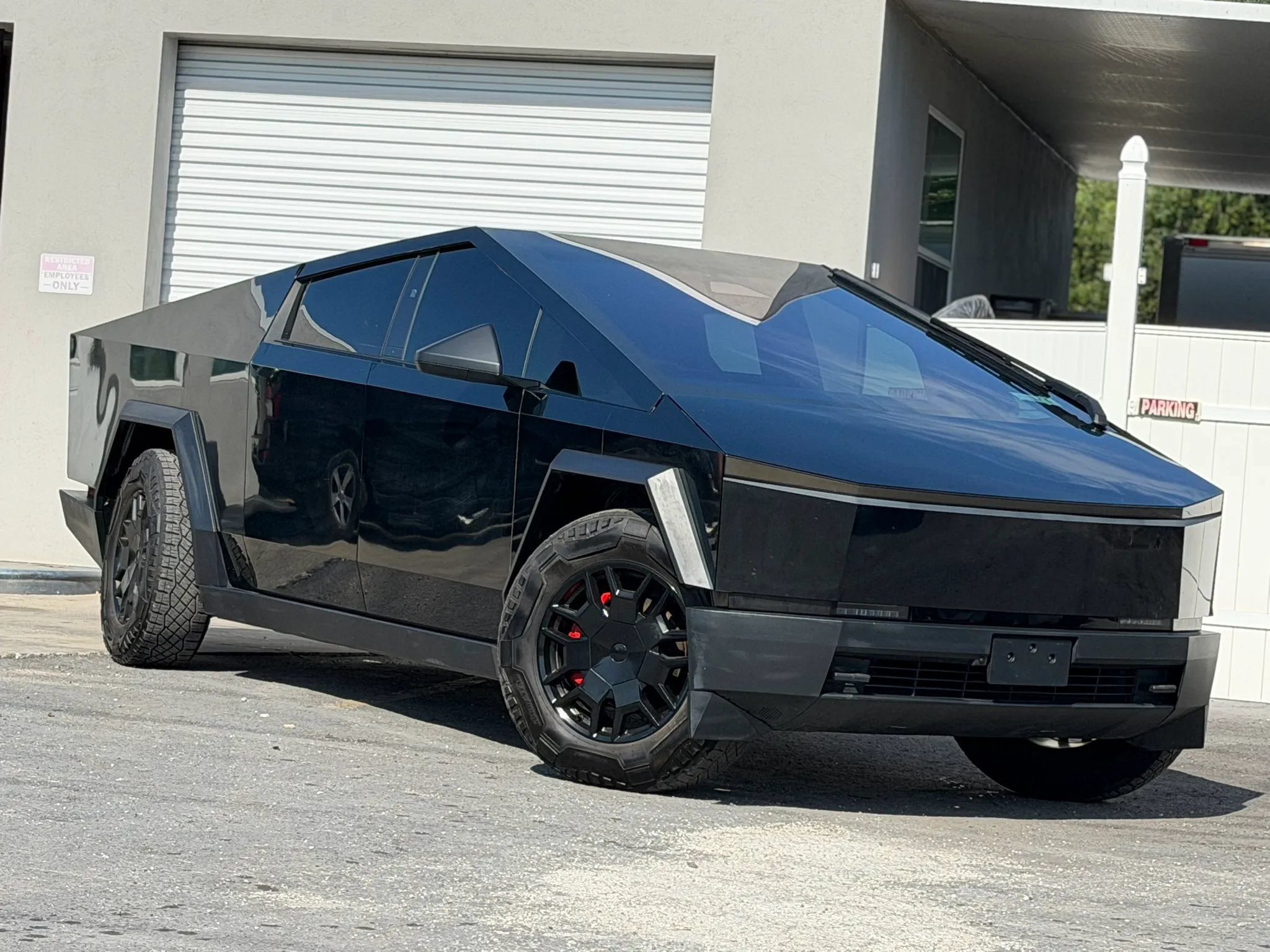Used 2024 Tesla Cybertruck AWD Crew Cab image 2