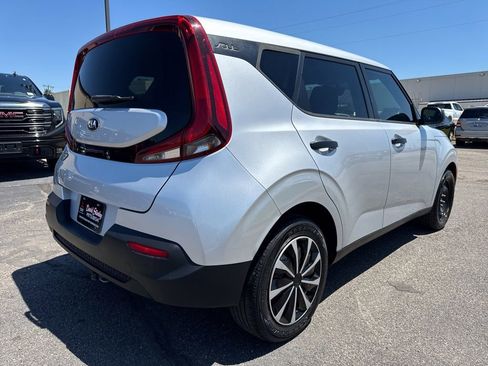 Used 2021 Kia Soul LX FWD image 4
