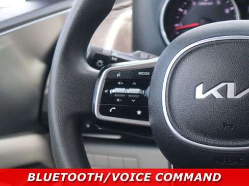 Used 2023 Kia Carnival LX FWD image 13