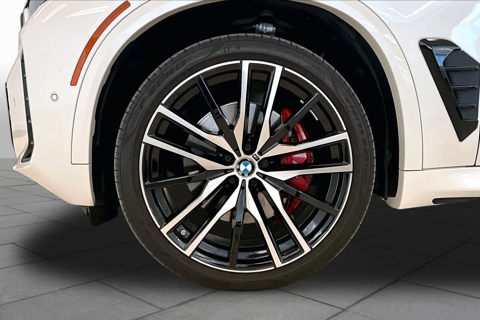Used 2024 BMW X5 sDrive40i w/ M Sport Package RWD image 10