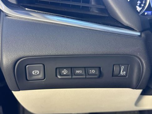 Used 2022 Buick Enclave Avenir w/ Avenir Technology Package image 24