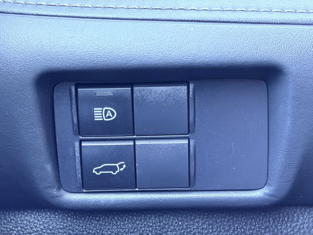 Used 2021 Toyota Highlander XLE AWD/4WD image 33