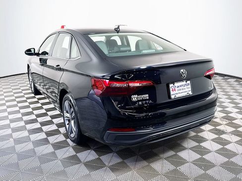 Used 2024 Volkswagen Jetta SE FWD image 5