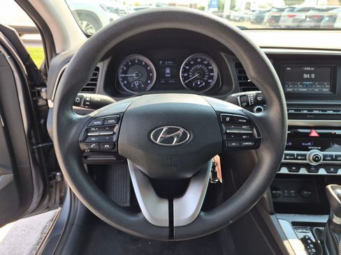 Used 2020 Hyundai Elantra SE w/ Winter Weather Package FWD image 17