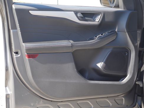 Used 2022 Ford Escape SE w/ SE Sport Appearance Package image 34