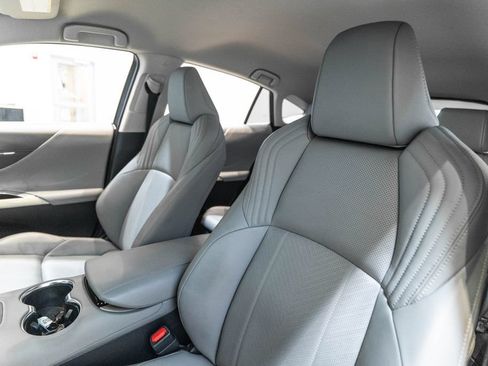 Certified 2021 Toyota Venza XLE w/ Softex Package AWD/4WD image 6