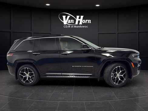 Used 2025 Jeep Grand Cherokee Summit AWD/4WD image 8