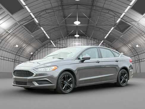 Used 2018 Ford Fusion SE w/ Fusion SE Technology Package image 3