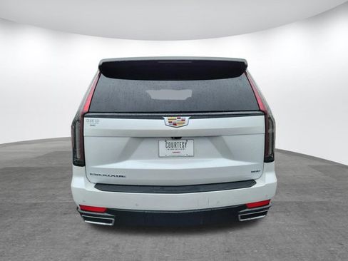 Used 2021 Cadillac Escalade Premium Luxury AWD/4WD image 7