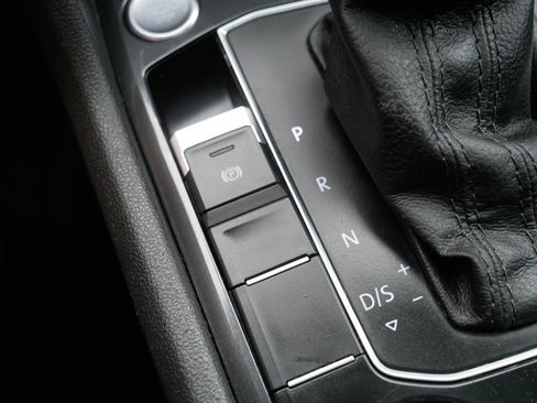 Used 2019 Volkswagen Tiguan SE w/ Panoramic Sunroof Package AWD/4WD image 32