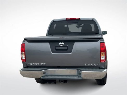 Used 2018 Nissan Frontier SV image 8