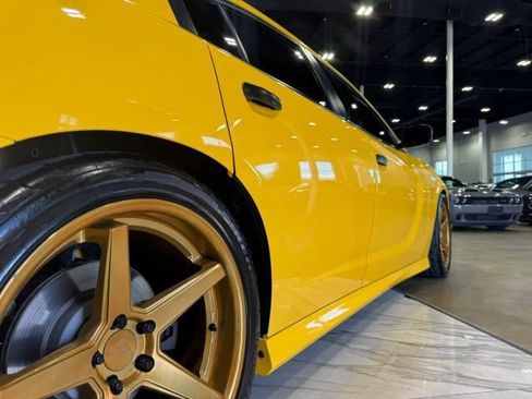 Used 2017 Dodge Charger R/T RWD image 9