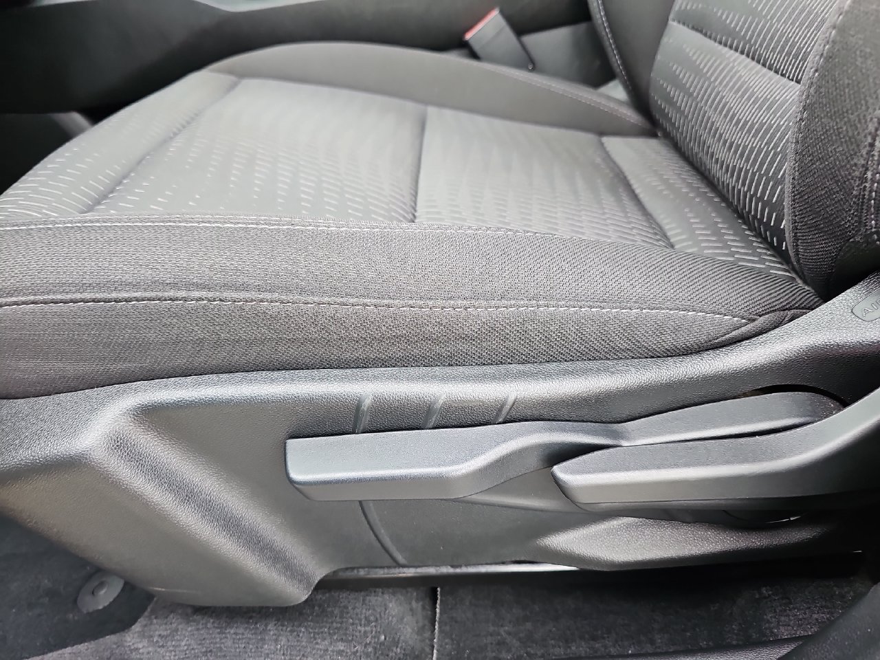 Used 2025 Chevrolet Equinox LT FWD image 35