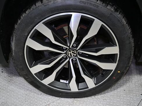 Used 2022 Volkswagen Atlas SEL Premium image 22