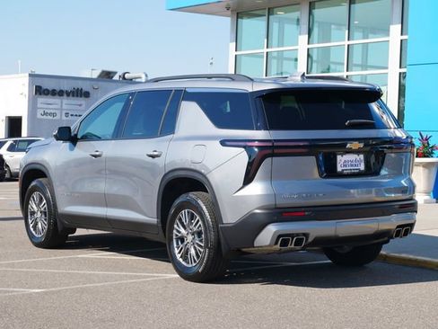 Used 2025 Chevrolet Traverse LT w/ Driver Confidence Package AWD/4WD image 5