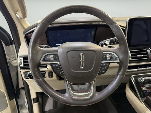 Used 2020 Lincoln Navigator Reserve w/ Luxury Package RWD image 15