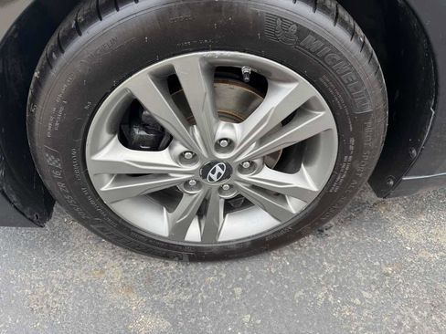 Used 2017 Hyundai Elantra SE FWD image 8