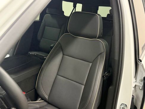 Used 2025 Chevrolet Suburban Premier AWD/4WD image 49