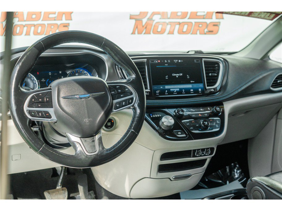 Used 2021 Chrysler Pacifica Touring-L FWD image 28
