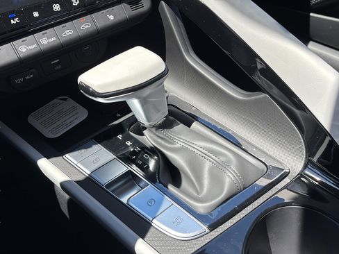 New 2026 Hyundai Elantra Limited FWD image 18