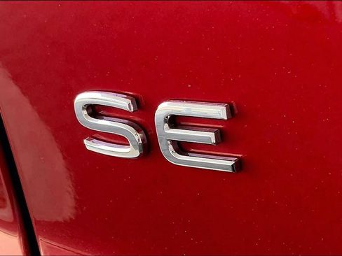 Used 2025 Volkswagen Atlas Cross Sport SE FWD image 10