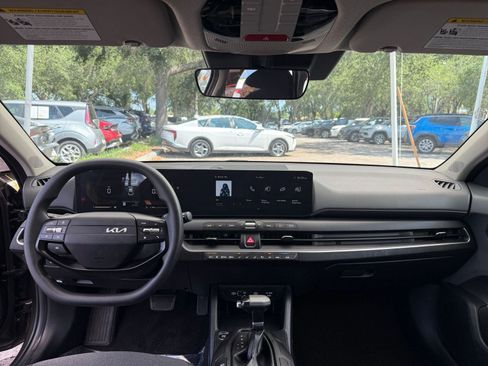 Used 2025 Kia K4 FWD image 31