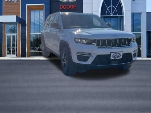 Used 2025 Jeep Grand Cherokee Limited image 9